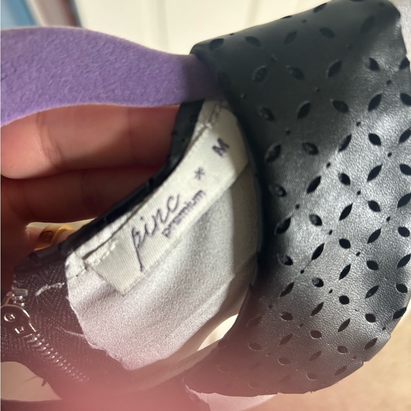 Pirc Bloomingdale’s white and black blouse with collar details - Picture 2 of 2